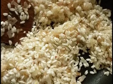 Rote-Bete-Risotto mit Zitronen-Rosmarin-Öl und Feta - Rezept - Bild Nr. 6