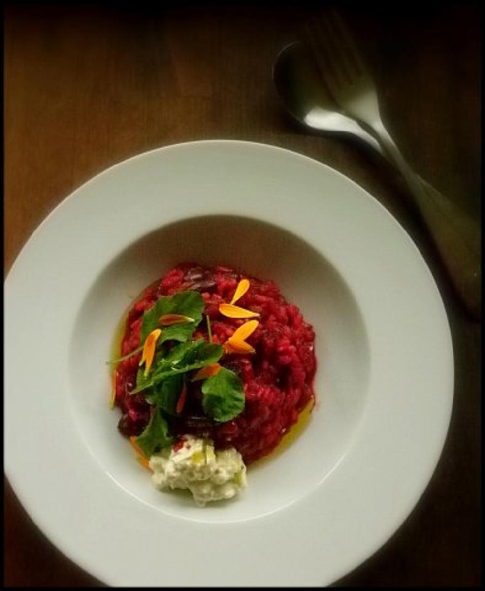 Rote-Bete-Risotto mit Zitronen-Rosmarin-Öl und Feta - Rezept - kochbar.de