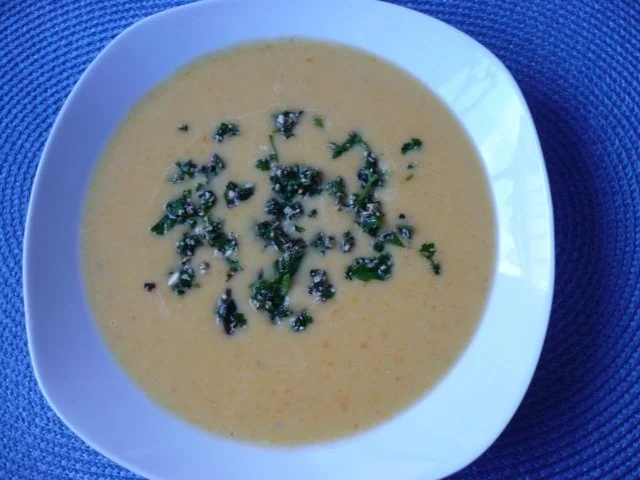 Rezept: Kürbiscremesuppe mit Kürbispesto Kürbiscremesuppe mit Kürbispesto - Rezept
