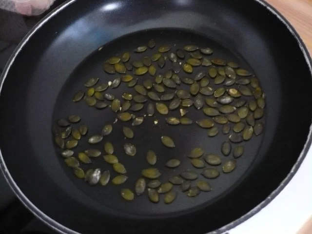 Rezept: Kürbiscremesuppe mit Kürbispesto Bild Nr. 7 Kürbiscremesuppe mit Kürbispesto - Rezept - Bild Nr. 7