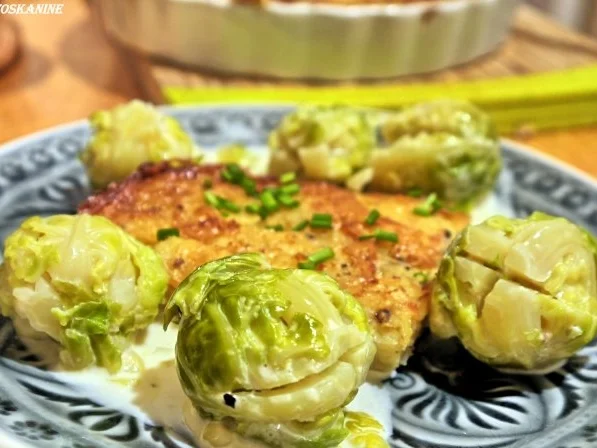 Rosenkohl in einer Sahne-Senf-Sauce mit Ofenrösti - Rezept