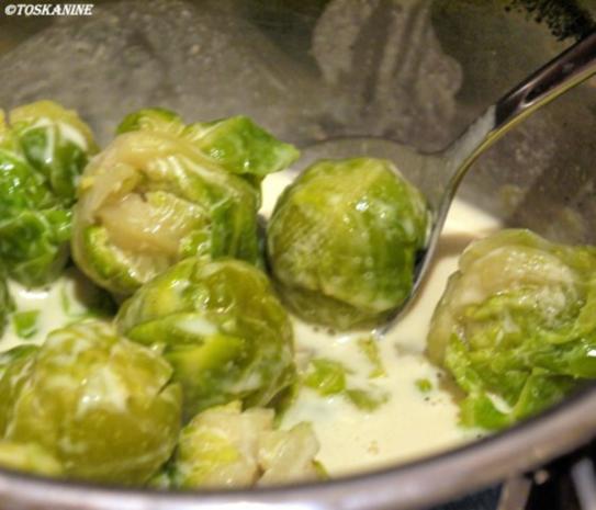 Rosenkohl in einer Sahne-Senf-Sauce mit Ofenrösti - Rezept - kochbar.de