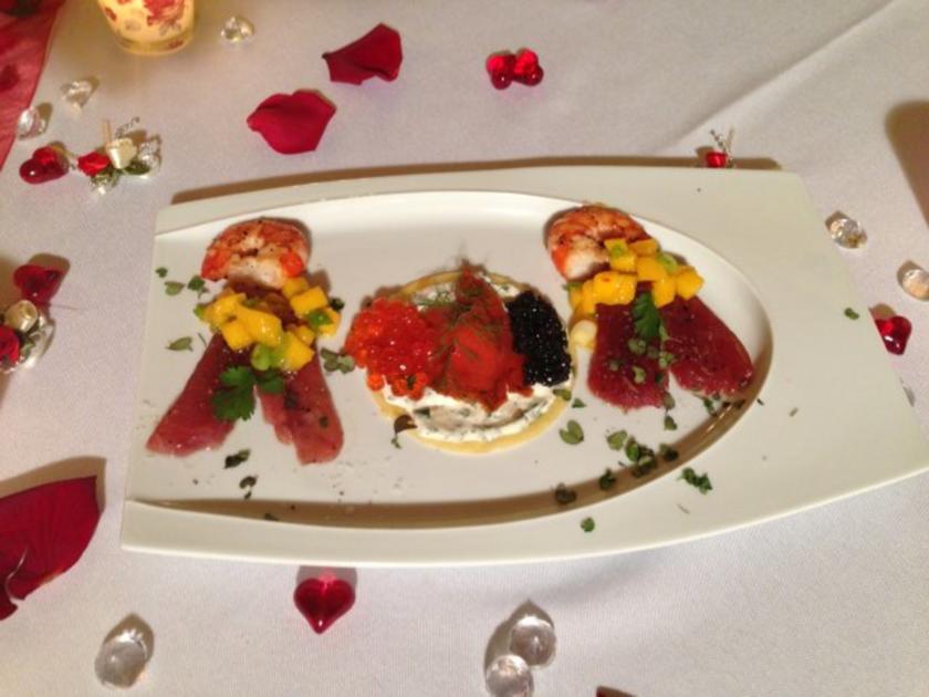 St Petersburger Kaviar Pfannkuchen mit Wildlachs und Thunfischcarpaccio ...