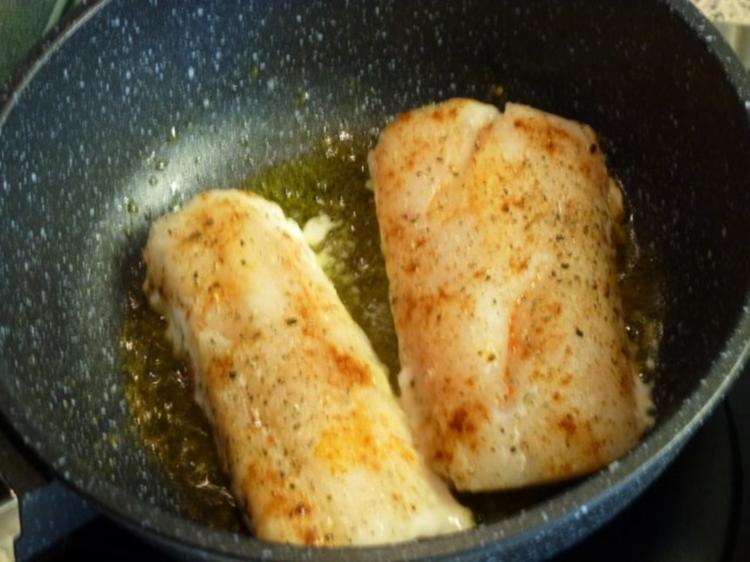 Zanderfilet auf der Haut gebraten mit Salat - Rezept - kochbar.de