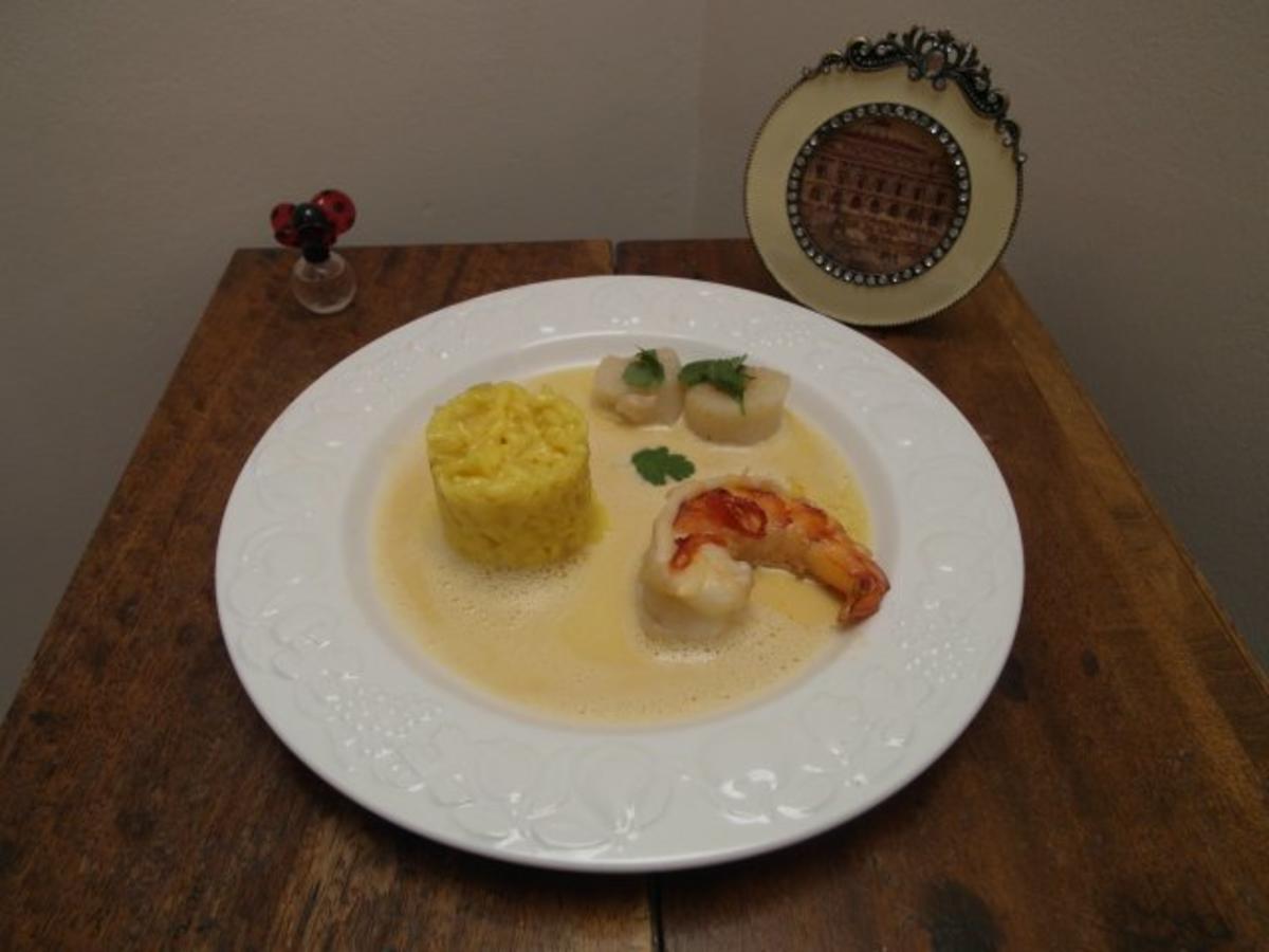 Gebratene Gamba und Jakobsmuschel an Safranrisotto und
Krustentierschaum - Rezept Gesendet von Das perfekte Dinner