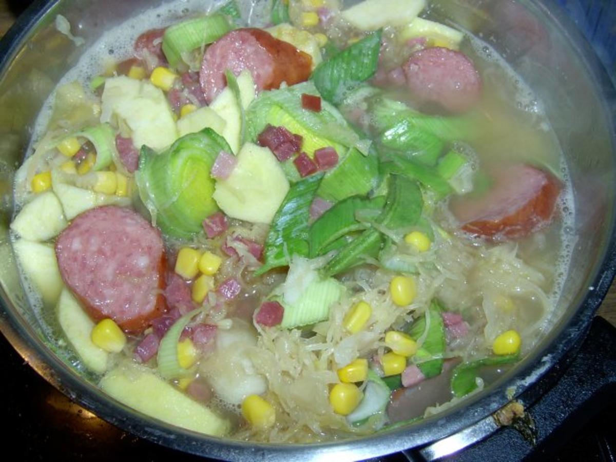 Sauerkraut Eintopf mit Porree, Mais und Cabanossi - Rezept