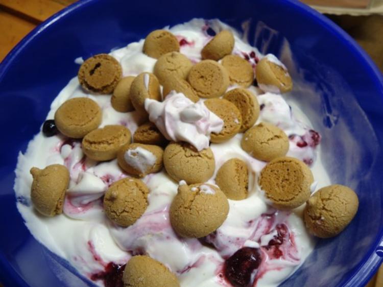 Amaretto Quark-Creme mit Beeren - Rezept - kochbar.de