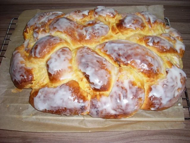 Rezept: Hefe-Quark-Zopf gefüllt Hefe-Quark-Zopf gefüllt - Rezept