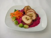 Rezept: Gefรผllte Hรคhnchenbrust im Speckmantel mit Rote-Bete-Meerrettichsoรe Gefรผllte Hรคhnchenbrust im Speckmantel mit Rote-Bete-Meerrettichsoรe - Rezept