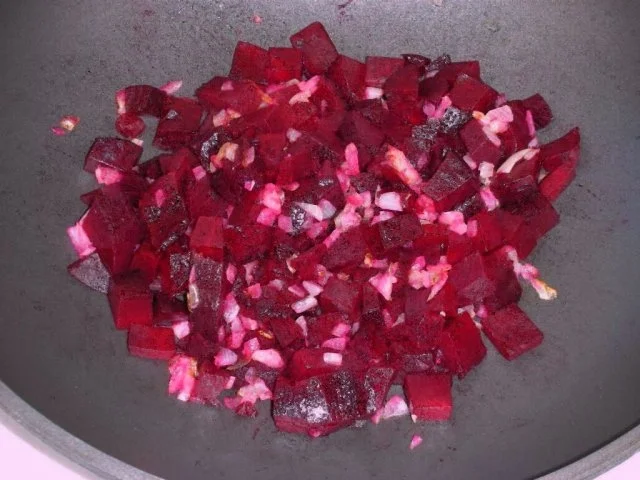 Gefüllte Hähnchenbrust im Speckmantel mit Rote-Bete-Meerrettichsoße - Rezept - Bild Nr. 11