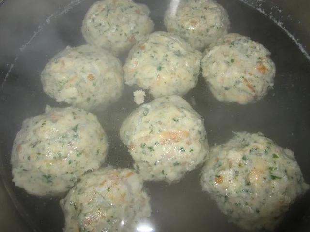 Damhirschbraten mit Rotkraut und Semmelknödeln - Rezept - Bild Nr. 11