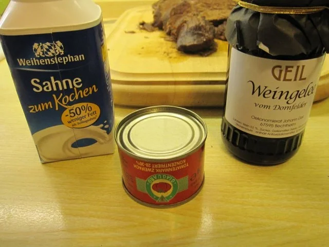 Damhirschbraten mit Rotkraut und Semmelknödeln - Rezept - Bild Nr. 8