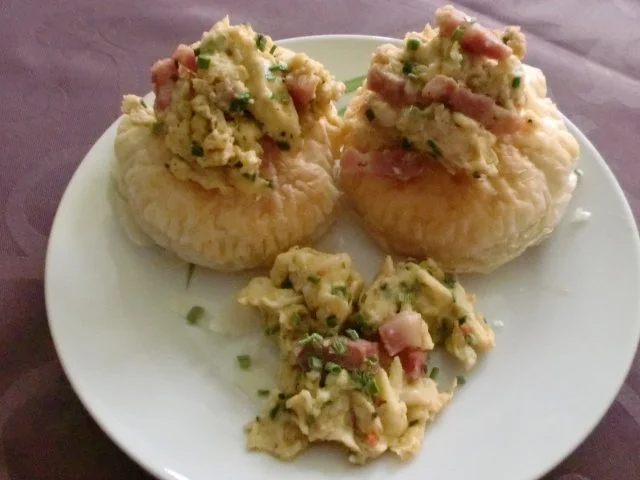 Rezept: Tartelettes mit Rührei und Speck Tartelettes mit Rührei und Speck - Rezept