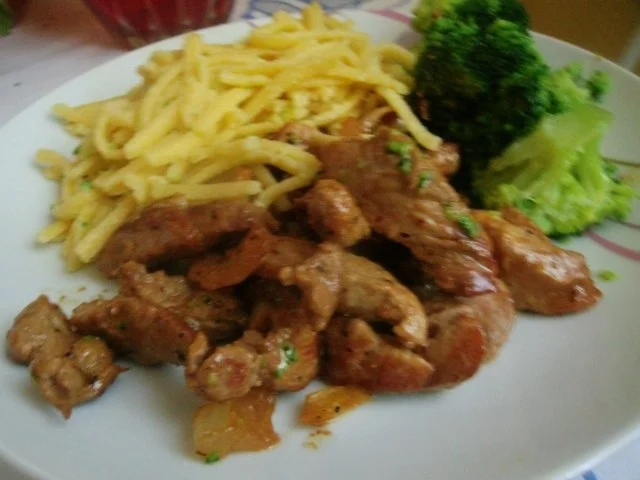 Rezept: Geschnetzeltes vom Filet mit Broccoligemüse Bild Nr. 7 Geschnetzeltes vom Filet mit Broccoligemüse - Rezept - Bild Nr. 7