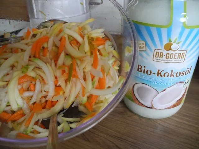 Rezept: Vegan : Obst / Gemüse - Salat mit Kokosöl und Kokosblütensirup Bild Nr. 4 Vegan : Obst / Gemüse - Salat mit Kokosöl und Kokosblütensirup - Rezept - Bild Nr. 4