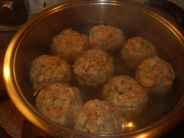 Gebackenes Eisbein mit Sauerkraut und Semmelknödel - Rezept - Bild Nr. 2