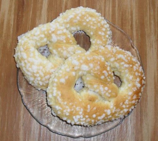  Martinsbrezel  mit Mehl und Hefe Rezept mit Bild kochbar de