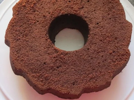 Backen: Gefüllter Schokoladenkuchen - Rezept - Bild Nr. 3