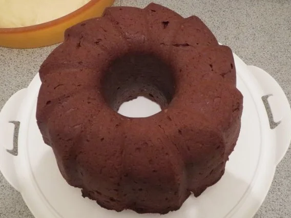 Backen: Gefüllter Schokoladenkuchen - Rezept - Bild Nr. 2