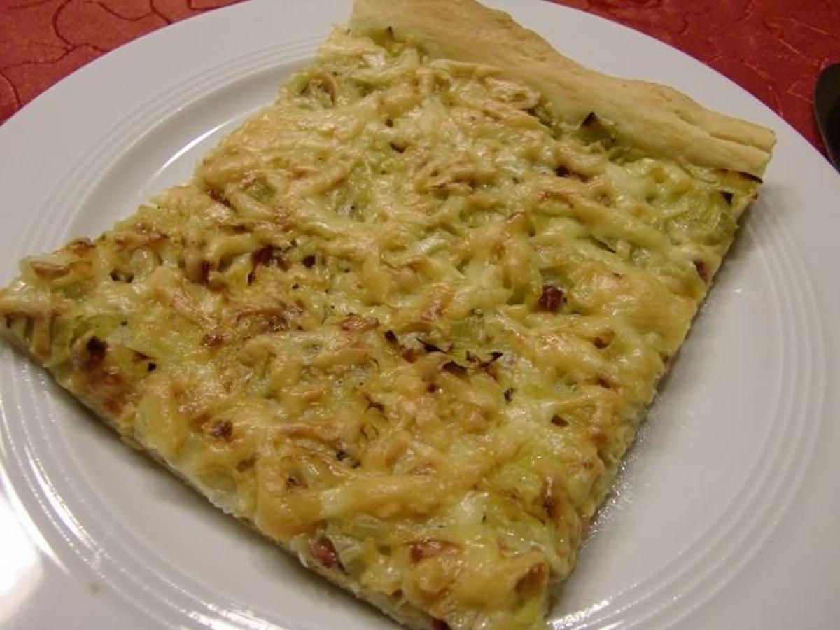 Pizza mit Lauch und Schinkenwürfel - Rezept