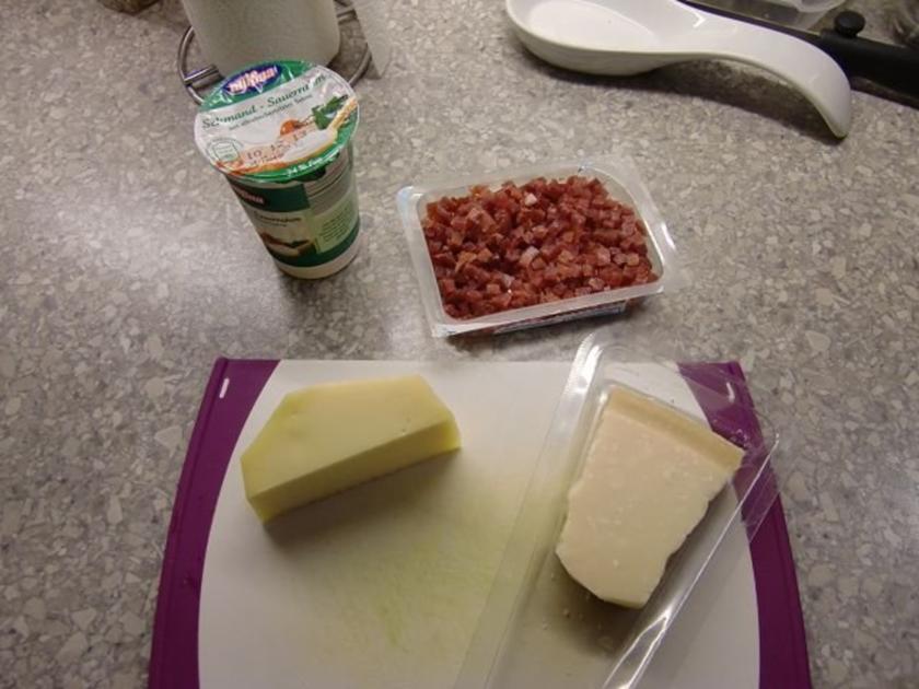 Pizza mit Lauch und Schinkenwürfel - einfach - 264 kcal/100g