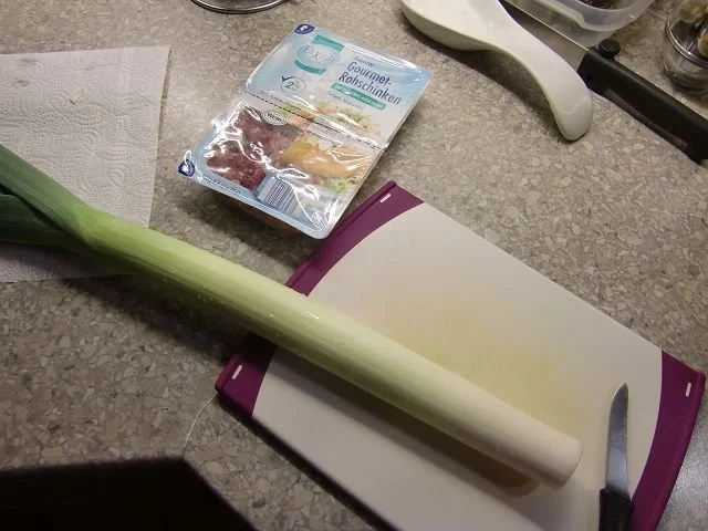 Pizza mit Lauch und Schinkenwürfel - Rezept - Bild Nr. 5