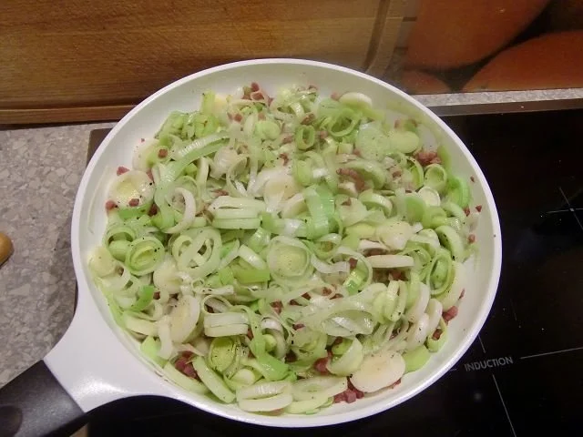 Pizza mit Lauch und Schinkenwürfel - Rezept - Bild Nr. 11