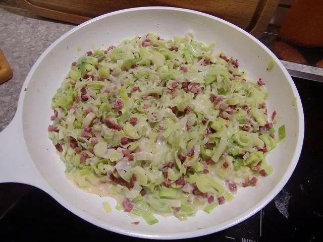 Pizza mit Lauch und Schinkenwürfel - Rezept - Bild Nr. 14