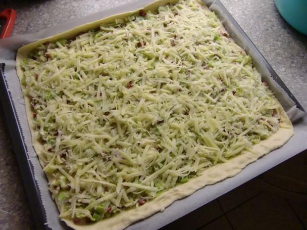 Pizza mit Lauch und Schinkenwürfel - Rezept - kochbar.de