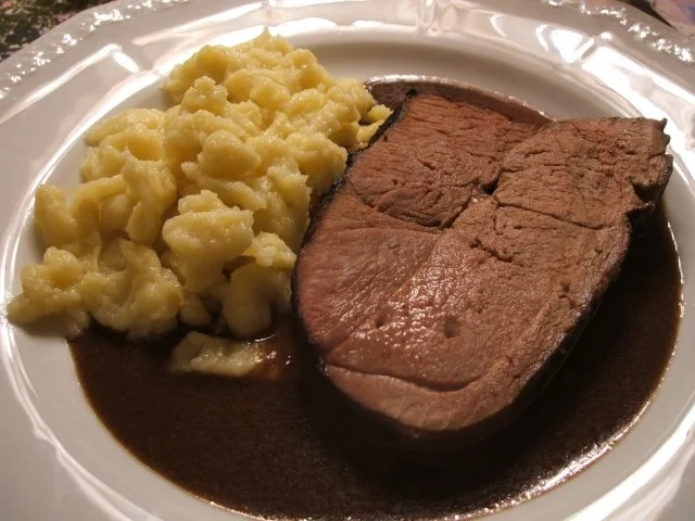 Wild: Rehkeule in Schoko-Holunder-Soße - Rezept