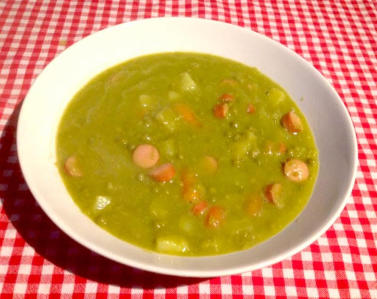 Bilder für Erbsensuppe Für die kalten Tage genau das richtige. Diese Erbsensuppe ist sehr leicht zu machen und schmeckt uns sehr Rezept