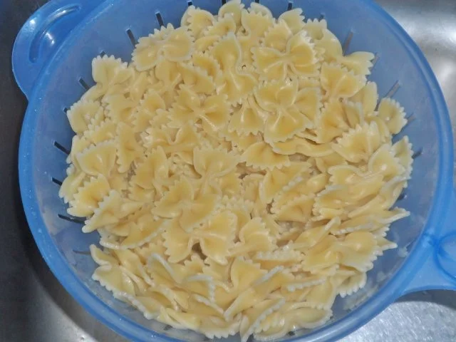 Pastaküche: Farfalle mit Ziegenkäse-Pistazien-Pesto - Rezept - Bild Nr. 12