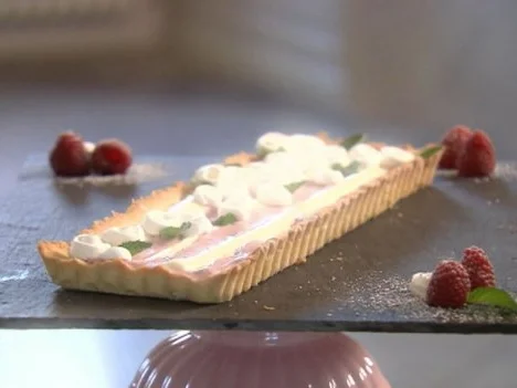 Himbeer-Zitronentarte Meringue und Thymian-Gurken-Limonade (Aylin Bertram) - Rezept