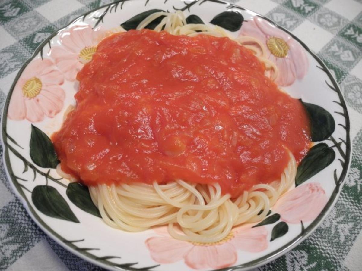 Vegan : Tomatensoße mit Kokosöl-Zwiebeln auf Spaghetti - Rezept von
Forelle1962