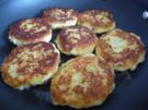 Vegan : Kichererbsen - Bratlinge mit Soja - Dill - Dip und Salat - Rezept