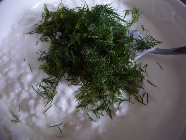 Vegan : Kichererbsen - Bratlinge mit Soja - Dill - Dip und Salat - Rezept - Bild Nr. 5