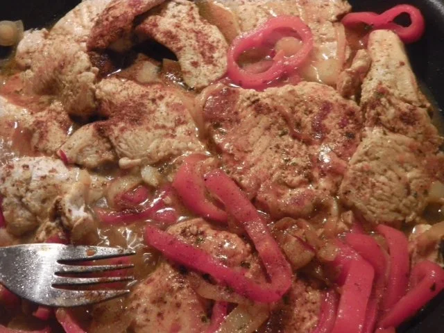 Paprikaschnitzel in Letscho mit Pommes frites und Pakchoi - Rezept - Bild Nr. 7