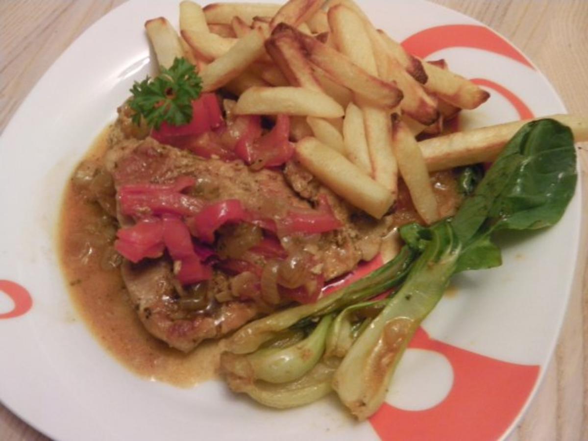 Paprikaschnitzel in Letscho mit Pommes frites und Pakchoi - Rezept - Bild Nr. 8