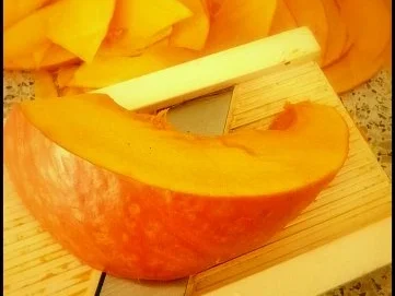 Gratinierte Stampfkartoffeln mit Hokkaido und Feta dazu Petersilienöl - Rezept - Bild Nr. 3