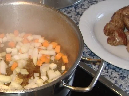 Rezept: Lammtopf mit Kartoffel-Sellerie-Birnenpüree Bild Nr. 3 Lammtopf mit Kartoffel-Sellerie-Birnenpüree - Rezept - Bild Nr. 3