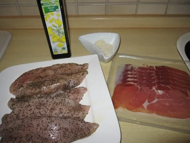 Rezept: Hähnchenbrust in Serranoschinken mit Djuvec-Reis Bild Nr. 2 Hähnchenbrust in Serranoschinken mit Djuvec-Reis - Rezept - Bild Nr. 2