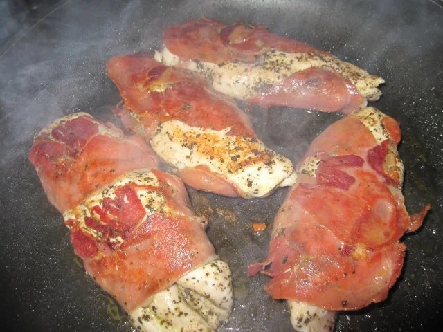 Rezept: Hähnchenbrust in Serranoschinken mit Djuvec-Reis Bild Nr. 4 Hähnchenbrust in Serranoschinken mit Djuvec-Reis - Rezept - Bild Nr. 4