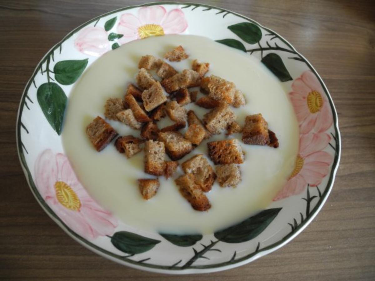 Vegan : Griessuppe mit Kokos-Brotwürfelchen - Rezept
