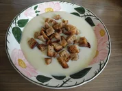 Rezept: Vegan : Griessuppe mit Kokos-Brotwรผrfelchen Vegan : Griessuppe mit Kokos-Brotwรผrfelchen - Rezept