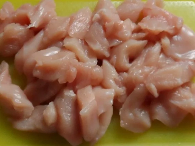 Mediterrane Pesto-Hähnchen-Pfanne mit Paprika und Zucchini - Rezept - Bild Nr. 2