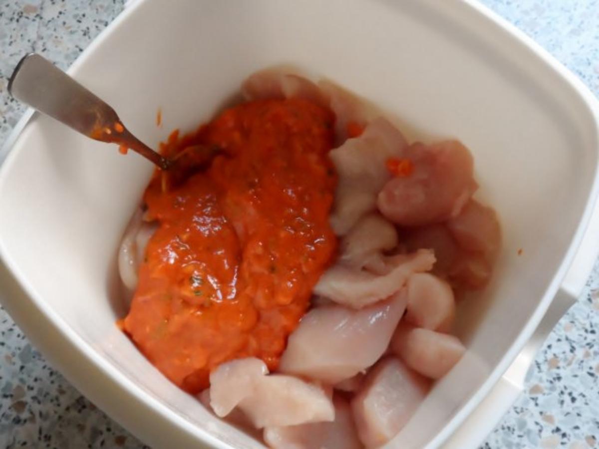 Mediterrane Pesto Hähnchen Pfanne mit Paprika und Zucchini - einfach ...