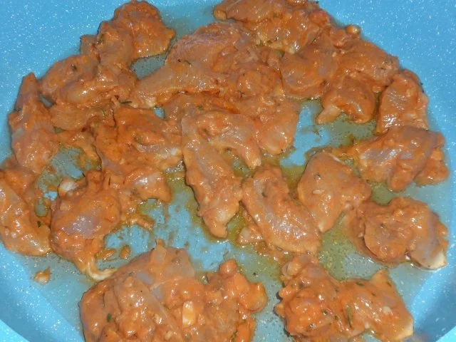 Mediterrane Pesto-Hähnchen-Pfanne mit Paprika und Zucchini - Rezept - Bild Nr. 7