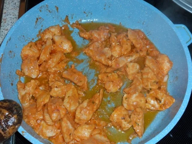 Mediterrane Pesto-Hähnchen-Pfanne mit Paprika und Zucchini - Rezept - Bild Nr. 8