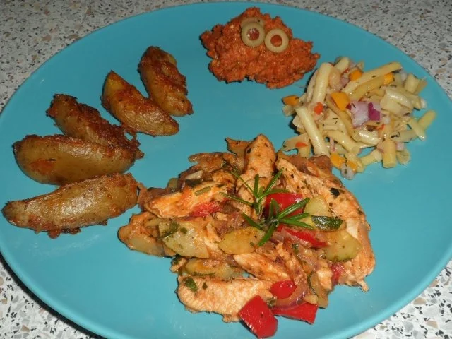 Mediterrane Pesto-Hähnchen-Pfanne mit Paprika und Zucchini - Rezept - Bild Nr. 11