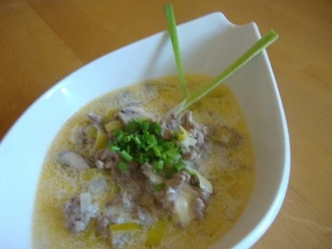 Rezept: Hack - Käse Süppchen mit Nuss Croûtons Hack - Käse Süppchen mit Nuss Croûtons - Rezept